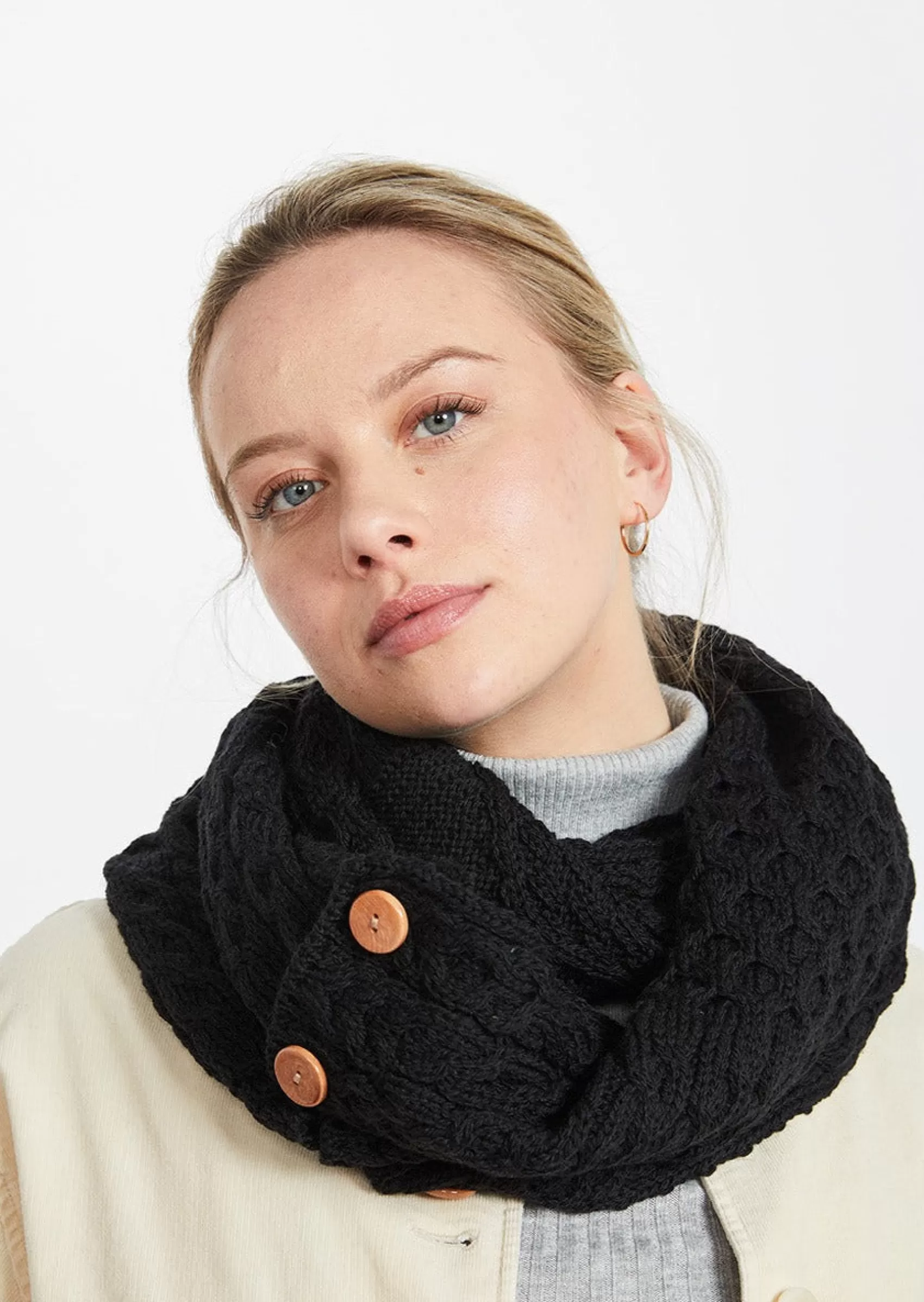 Scarves^Aran Woollen Mills Aran Buttoned Snood | Black