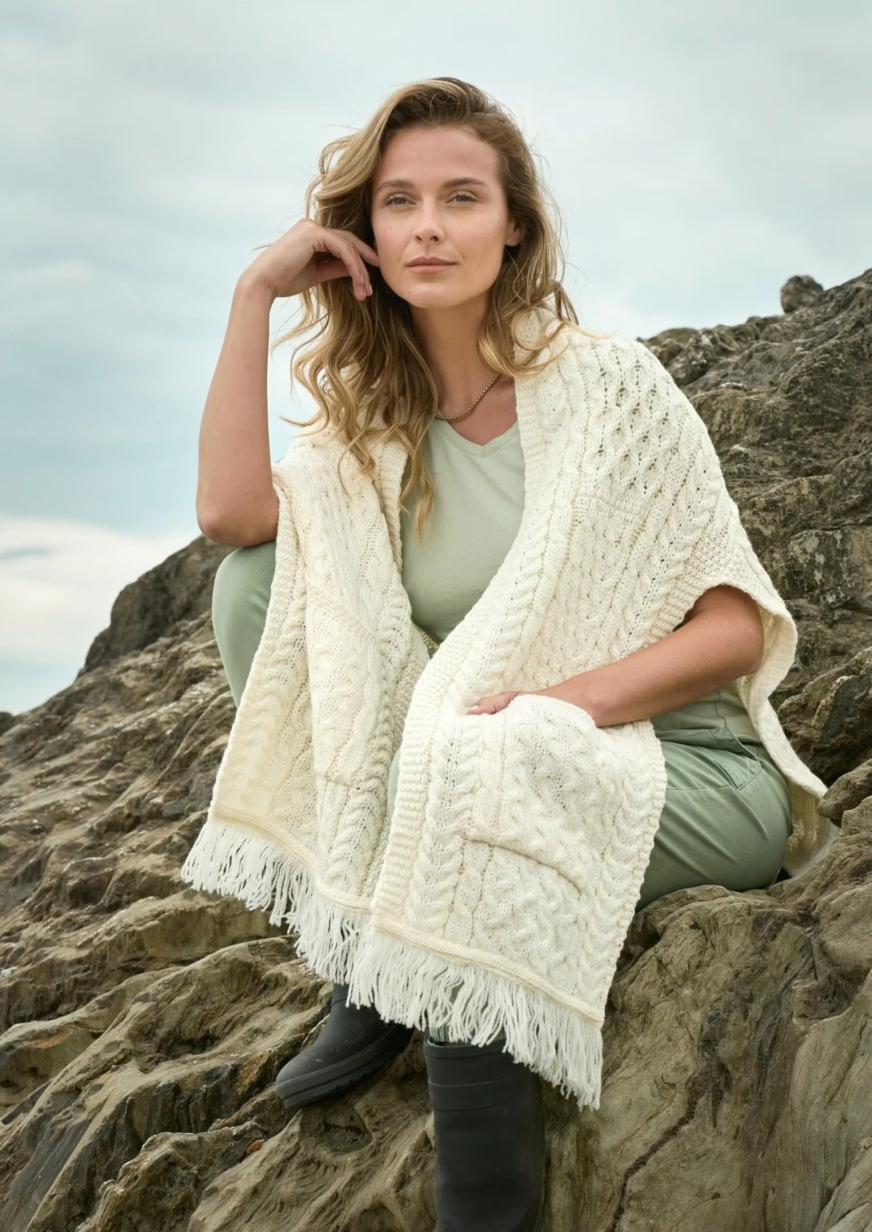 Ponchos / Capes / Shawls^Aran Crafts Pocket Shawl | Natural