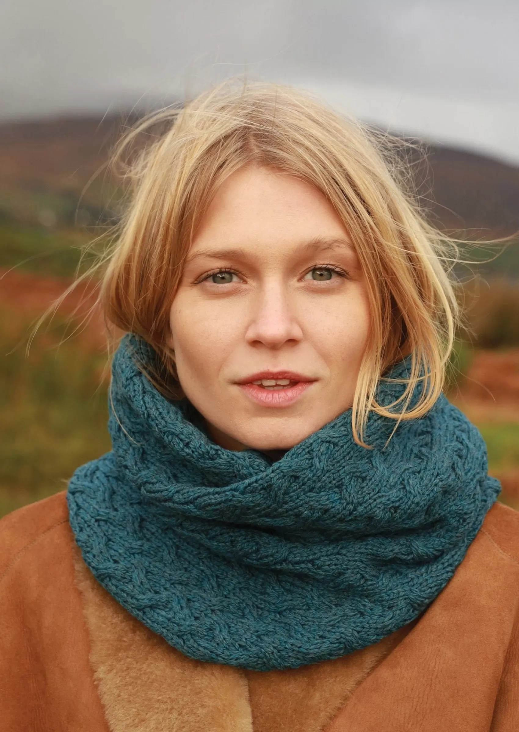 Scarves^Aran Woollen Mills Aran Infinity Cable Scarf | Irish Sea