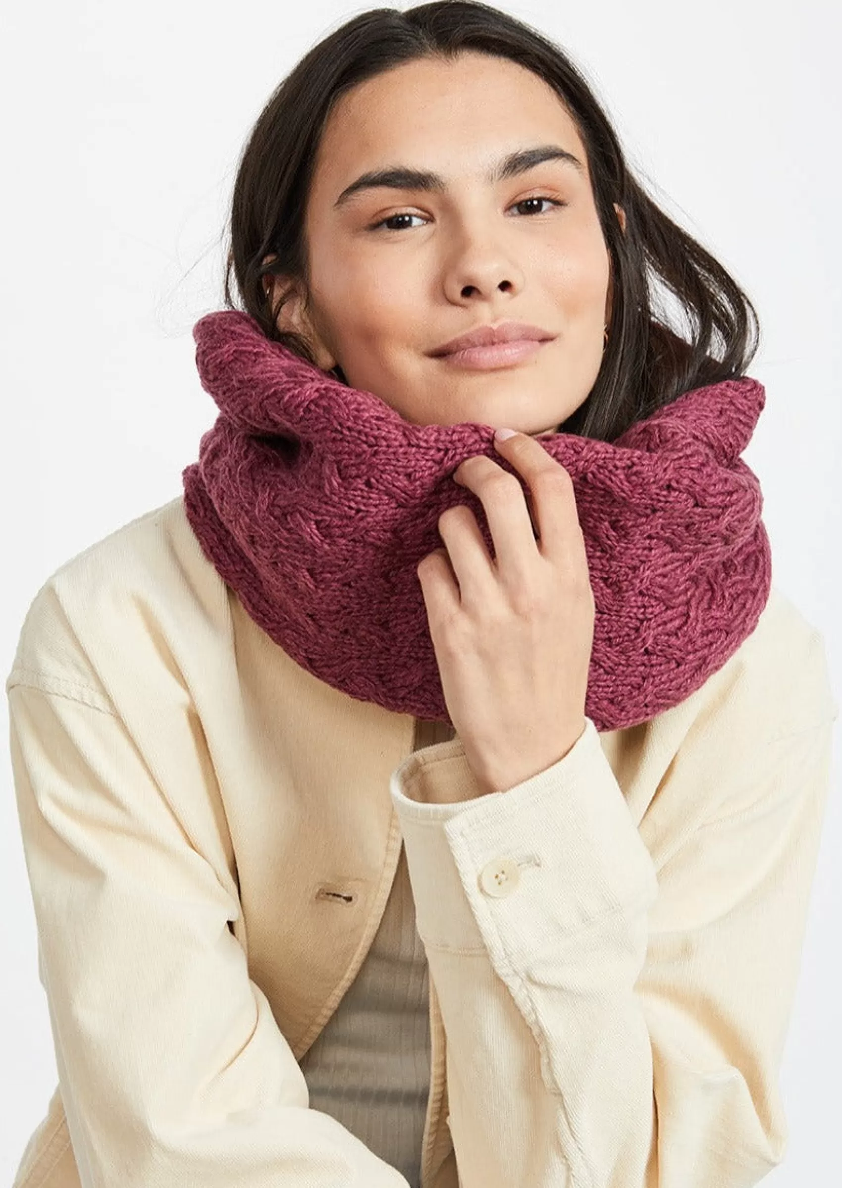 Scarves^Aran Woollen Mills Aran Infinity Cable Scarf | Raspberry