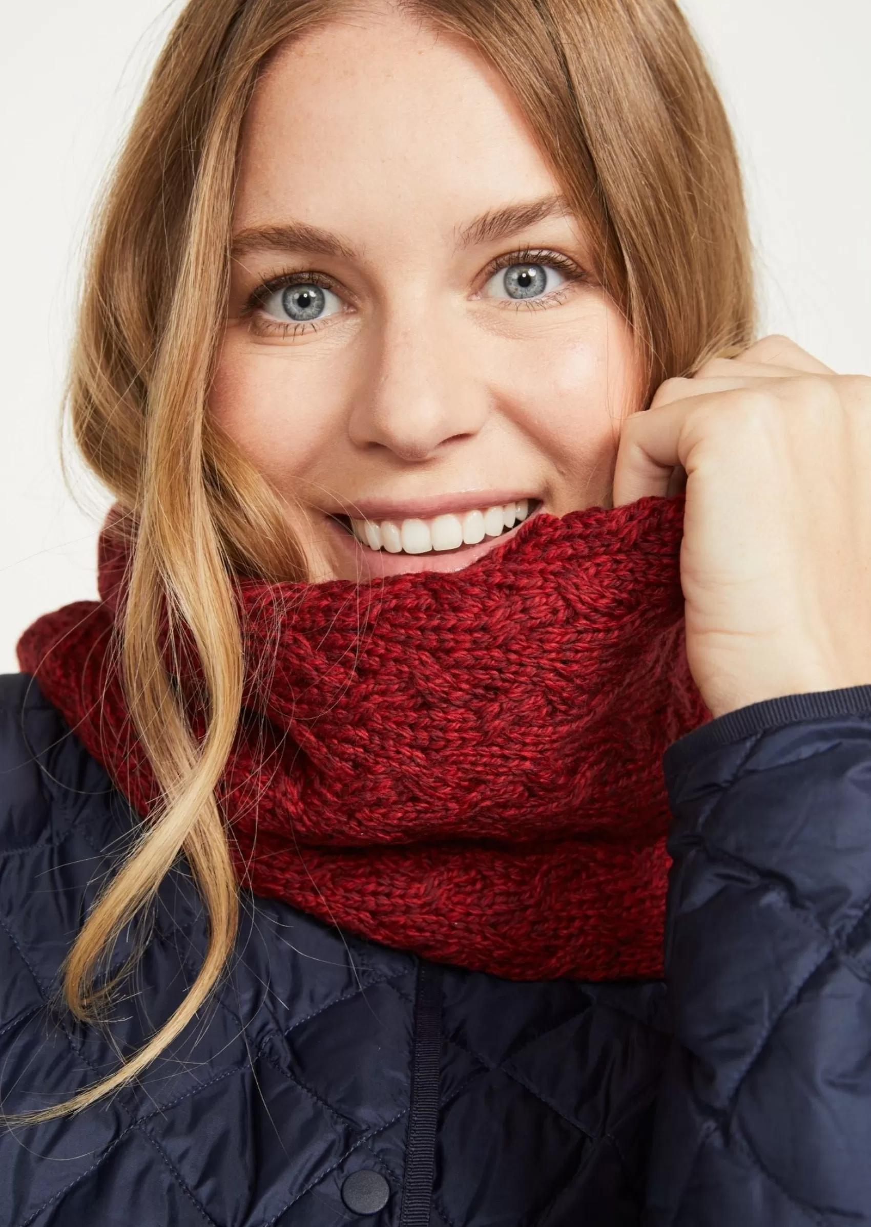 Scarves^Aran Woollen Mills Aran Infinity Cable Scarf | Red