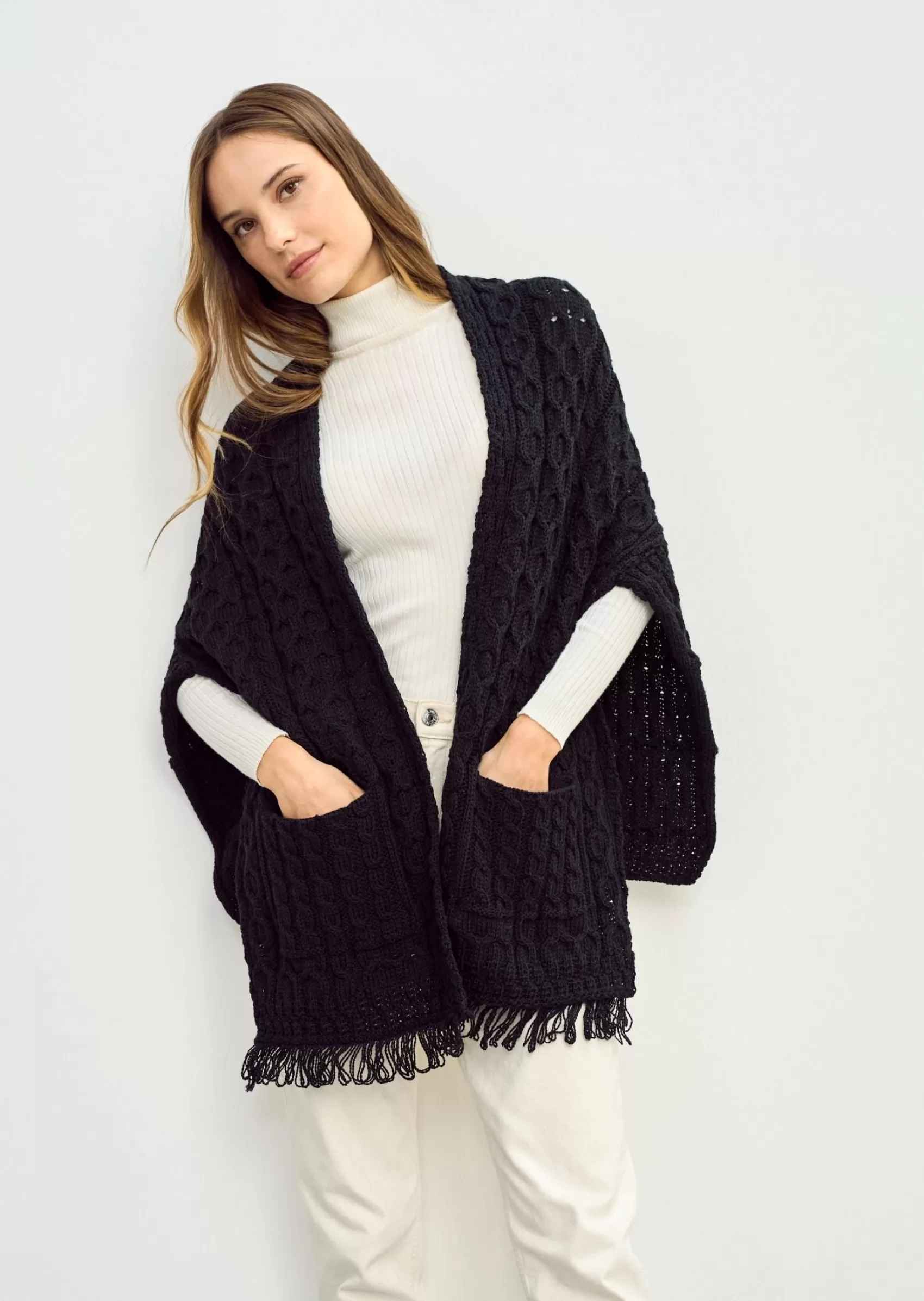 Ponchos / Capes / Shawls^Aran Woollen Mills Aran Pocket Shawl | Black