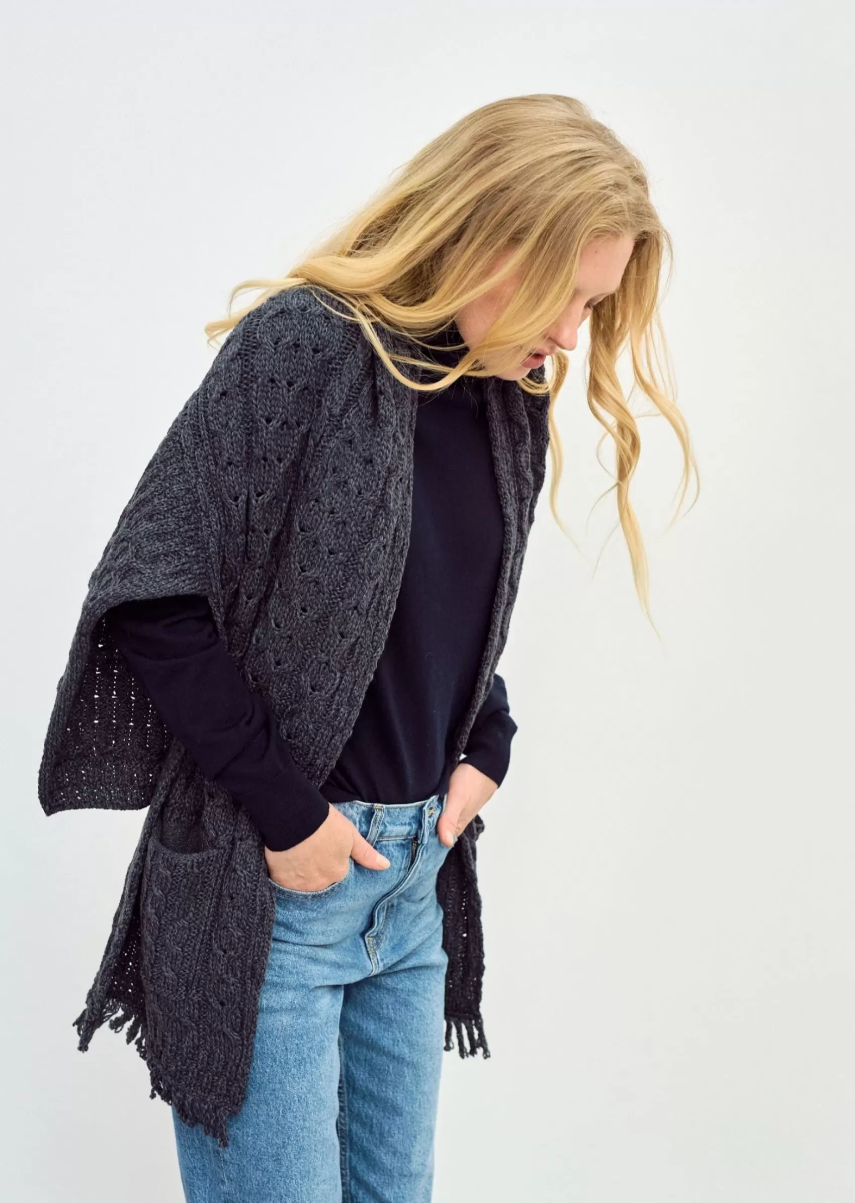 Ponchos / Capes / Shawls^Aran Woollen Mills Aran Pocket Shawl | Charcoal