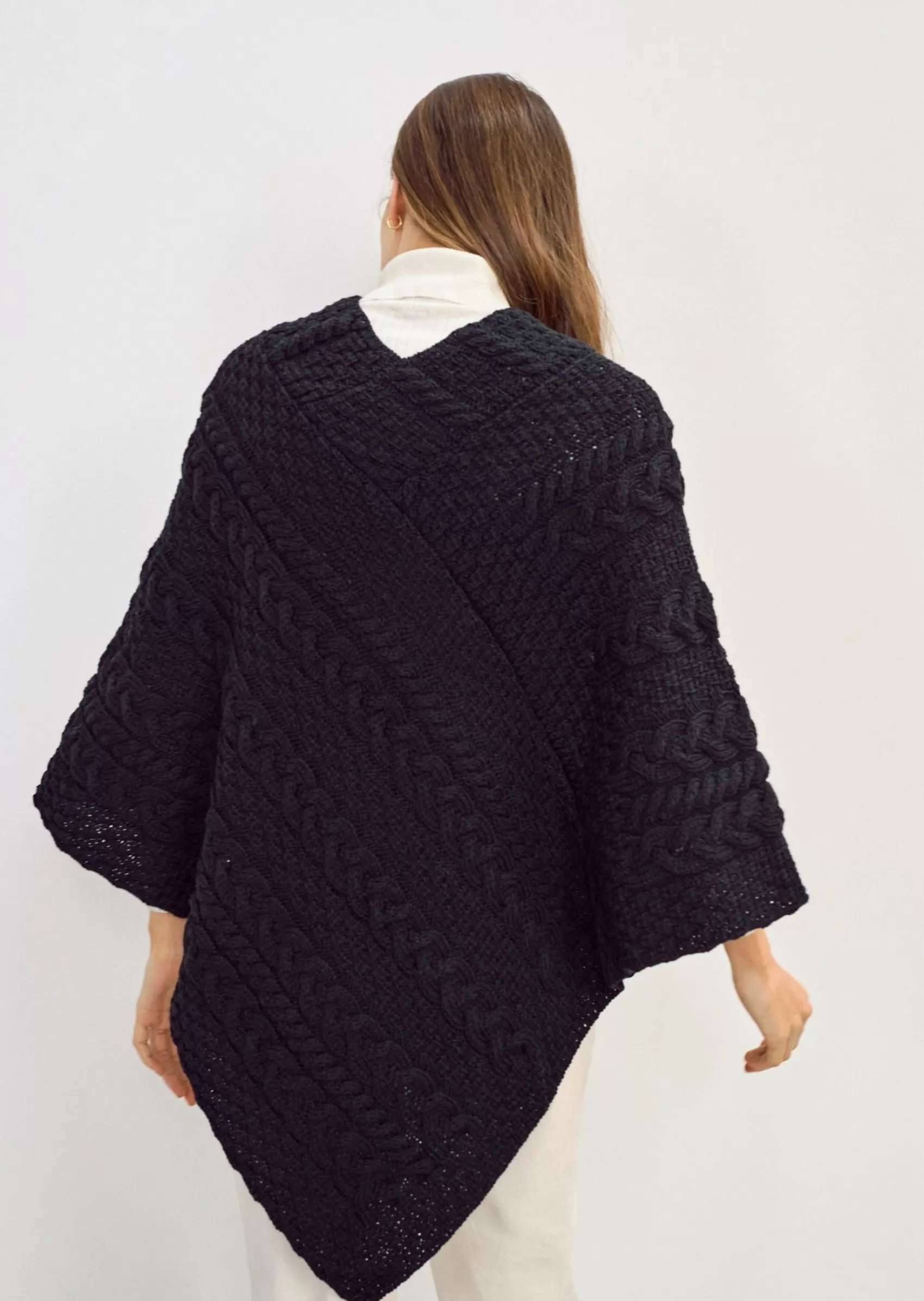 Ponchos / Capes / Shawls^Aran Woollen Mills Aran Poncho | Black