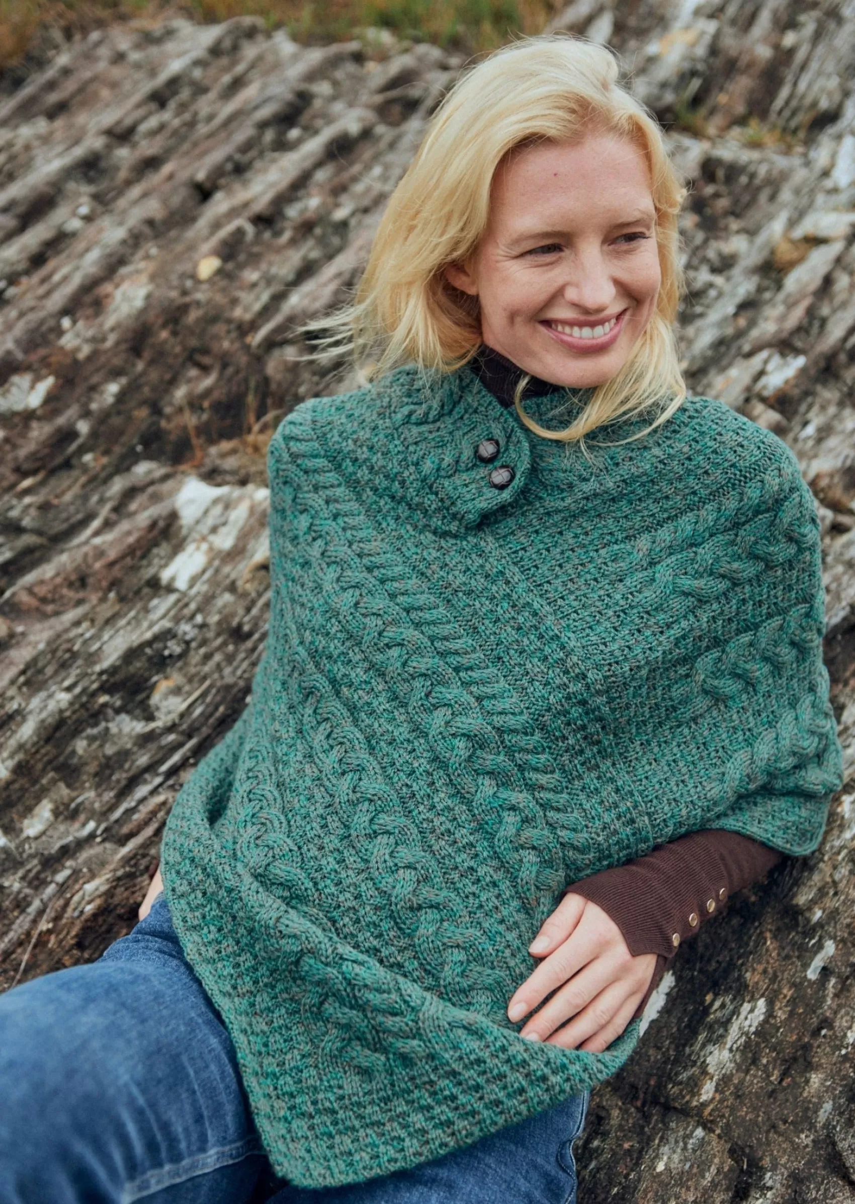 Ponchos / Capes / Shawls^Aran Woollen Mills Aran Poncho | Connemara Green