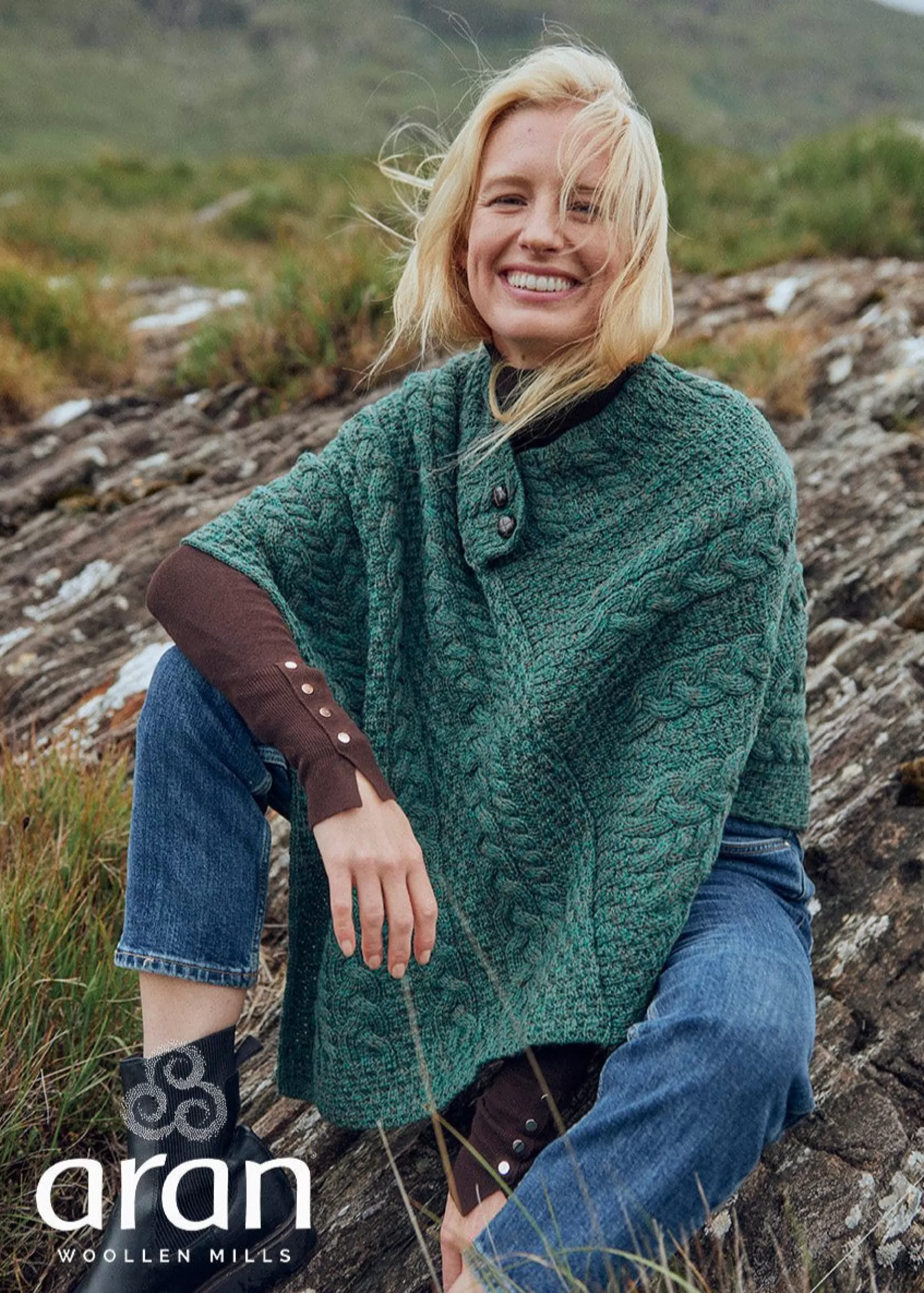 Ponchos / Capes / Shawls^Aran Woollen Mills Aran Poncho | Connemara Green