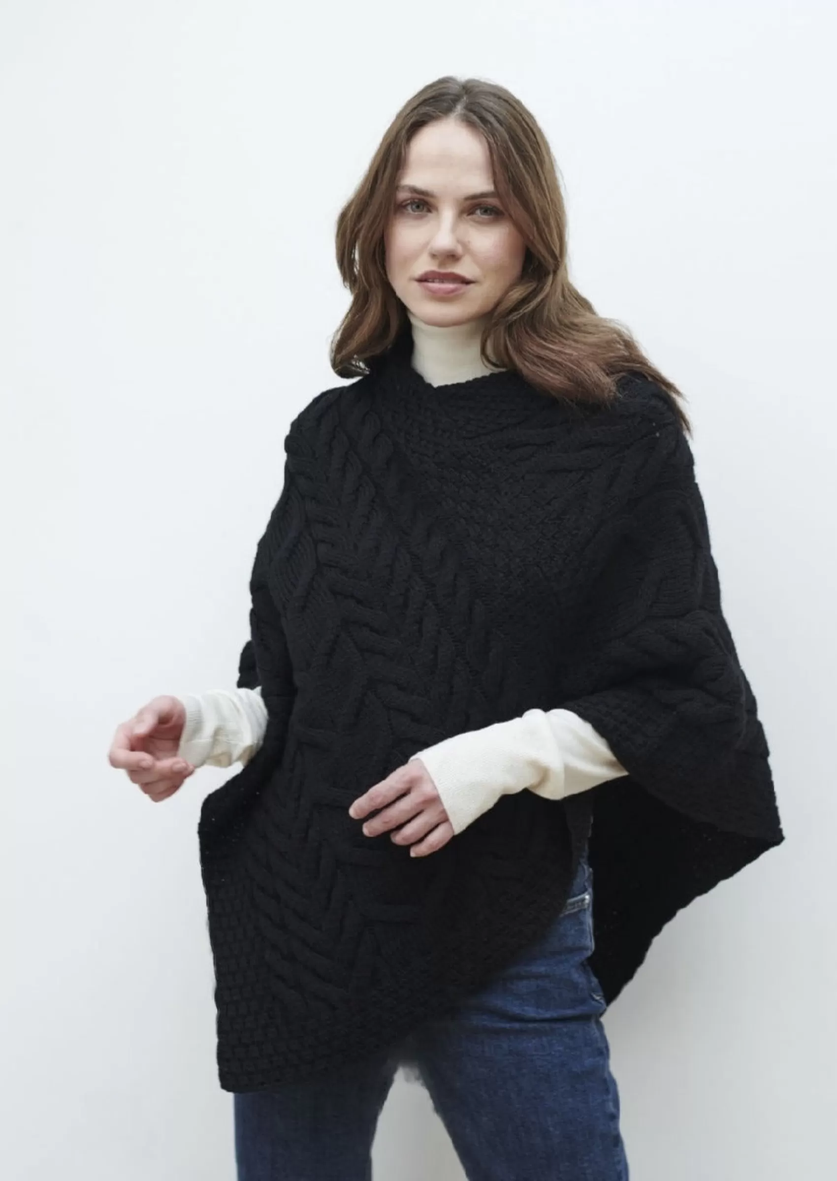 Ponchos / Capes / Shawls^Aran Woollen Mills Aran Super Soft Poncho | Black