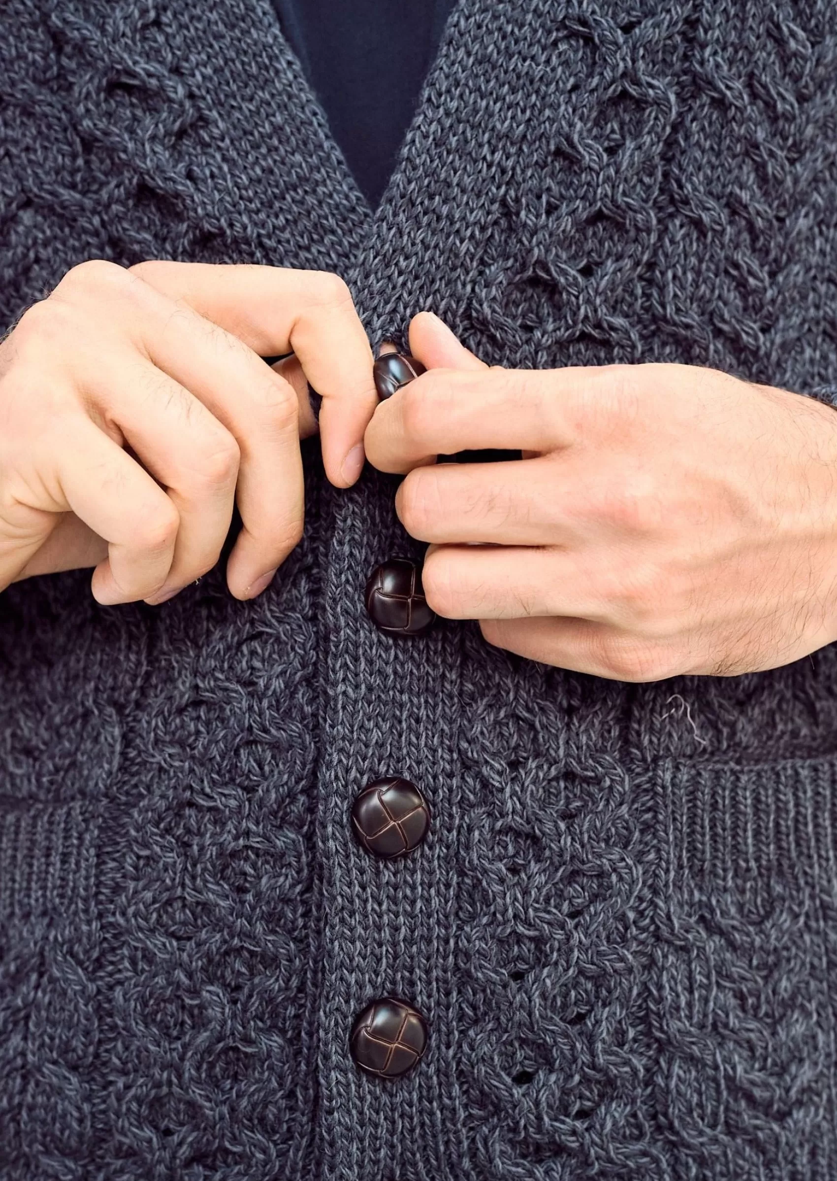 Aran Sweaters | Aran Cardigans^Aran Woollen Mills Aran V-Neck Cardigan | Charcoal