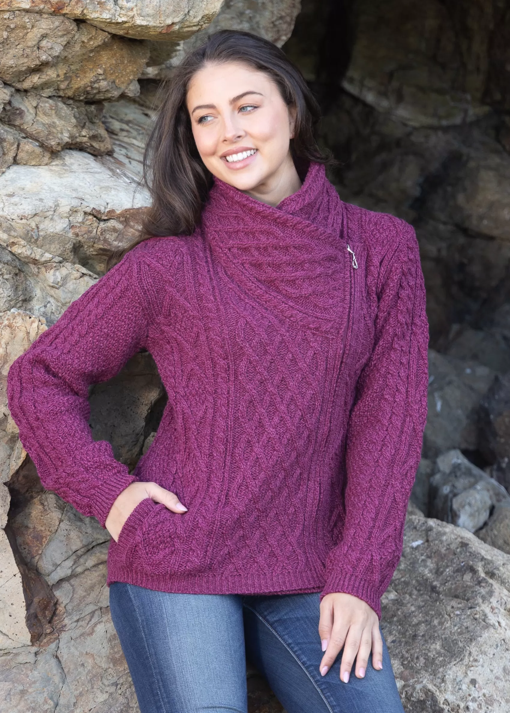 Aran Sweaters | Aran Cardigans^Original Aran Company Claddagh Side Zip Aran Cardigan | Raspberry