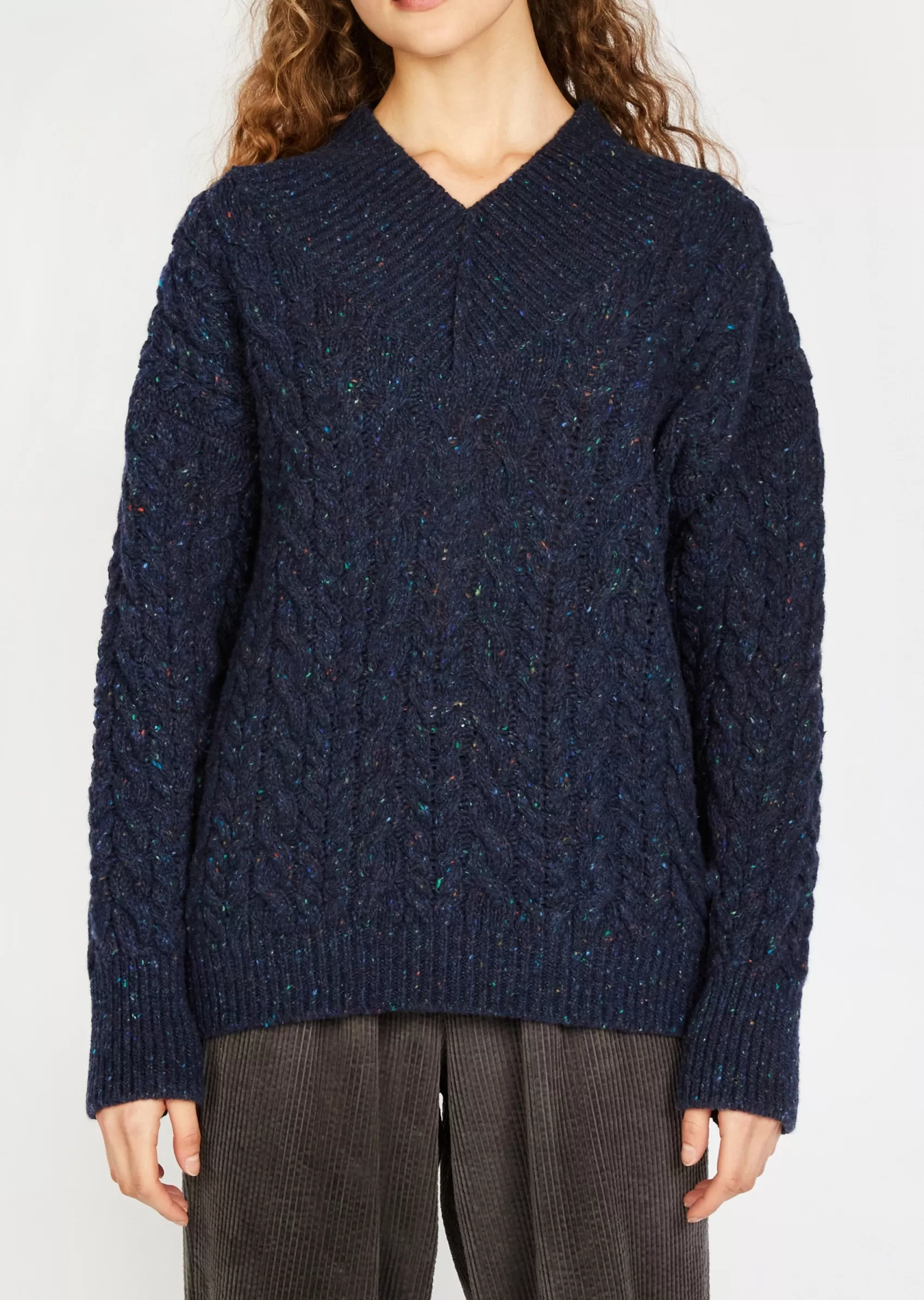 Aran Sweaters^Irelands Eye Knitwear IrelandsEye Cable V-neck Aran Sweater | Rich Navy