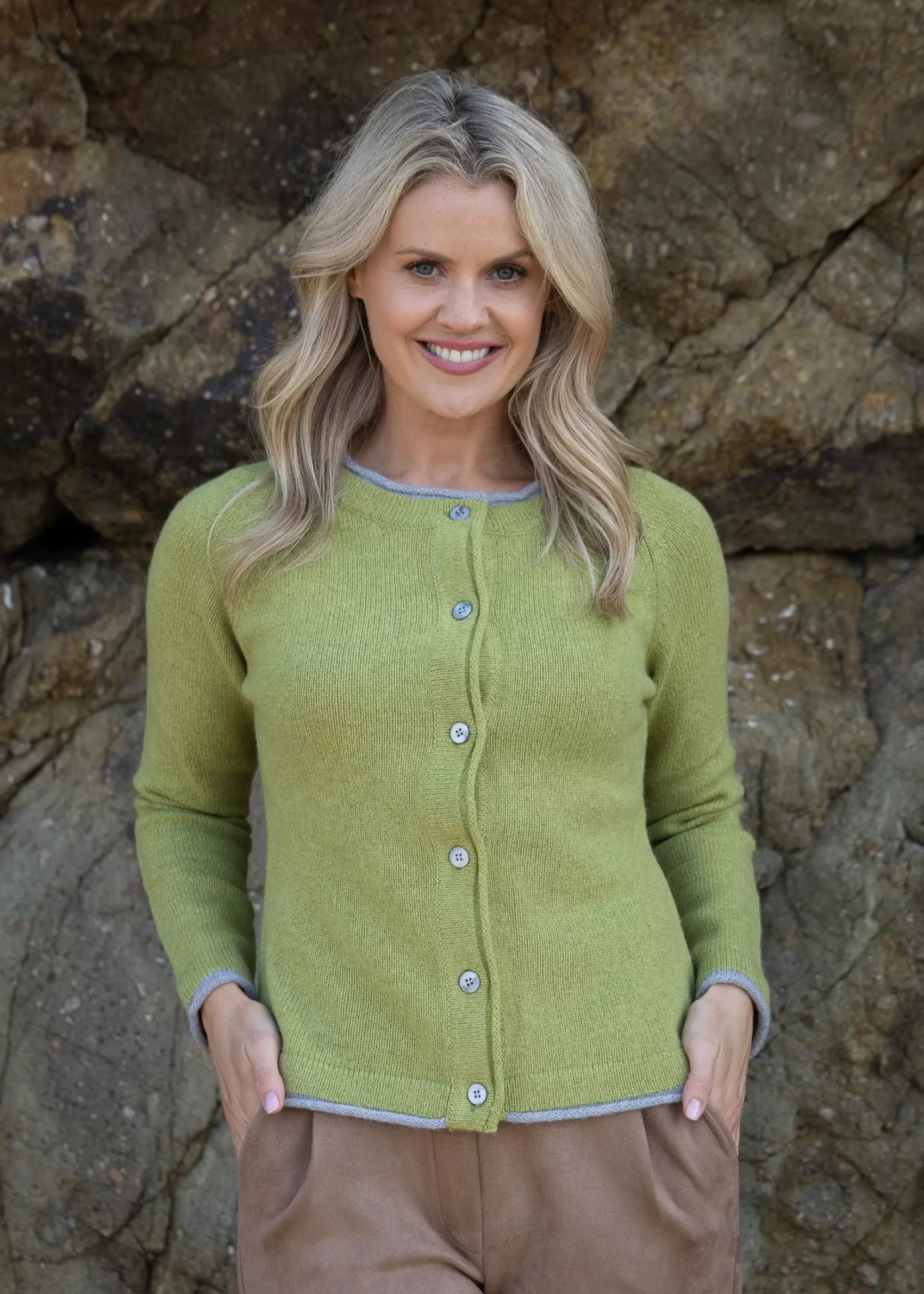 Aran Cardigans^Irelands Eye Knitwear IrelandsEye Killiney Cardigan | Green Apple