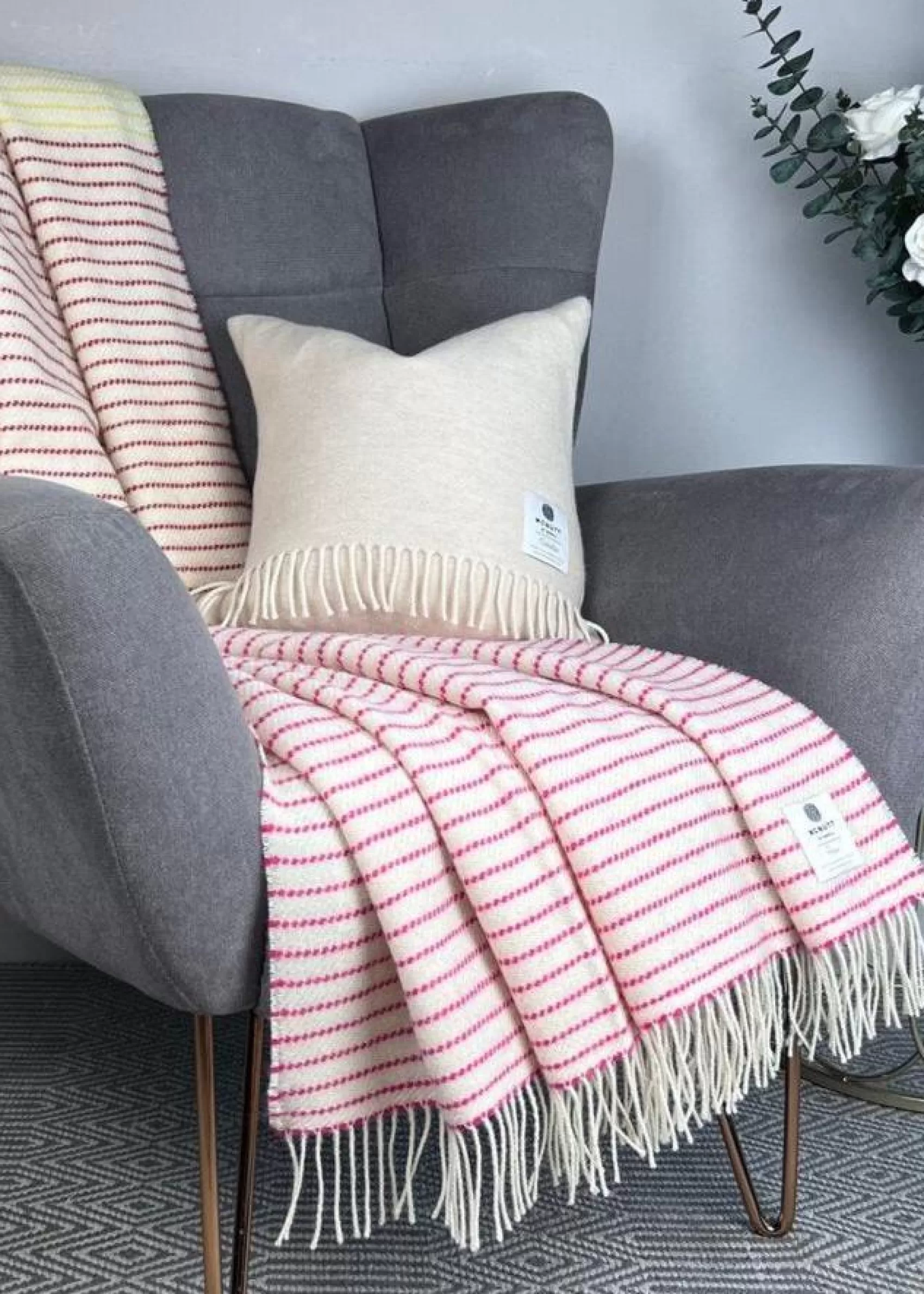 Blankets & Throws^Mcnutt Of Donegal McNutt Pure Wool Throw | Kiss