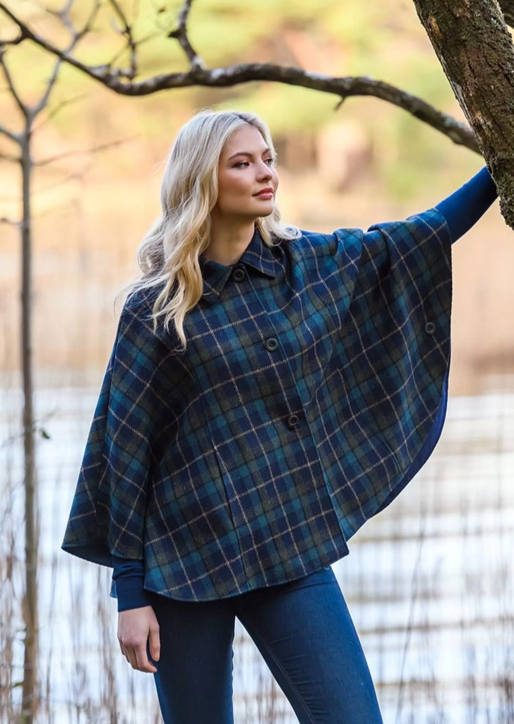 Ponchos / Capes / Shawls^Mucros Weavers Mucros Country Cape | Navy Green Check