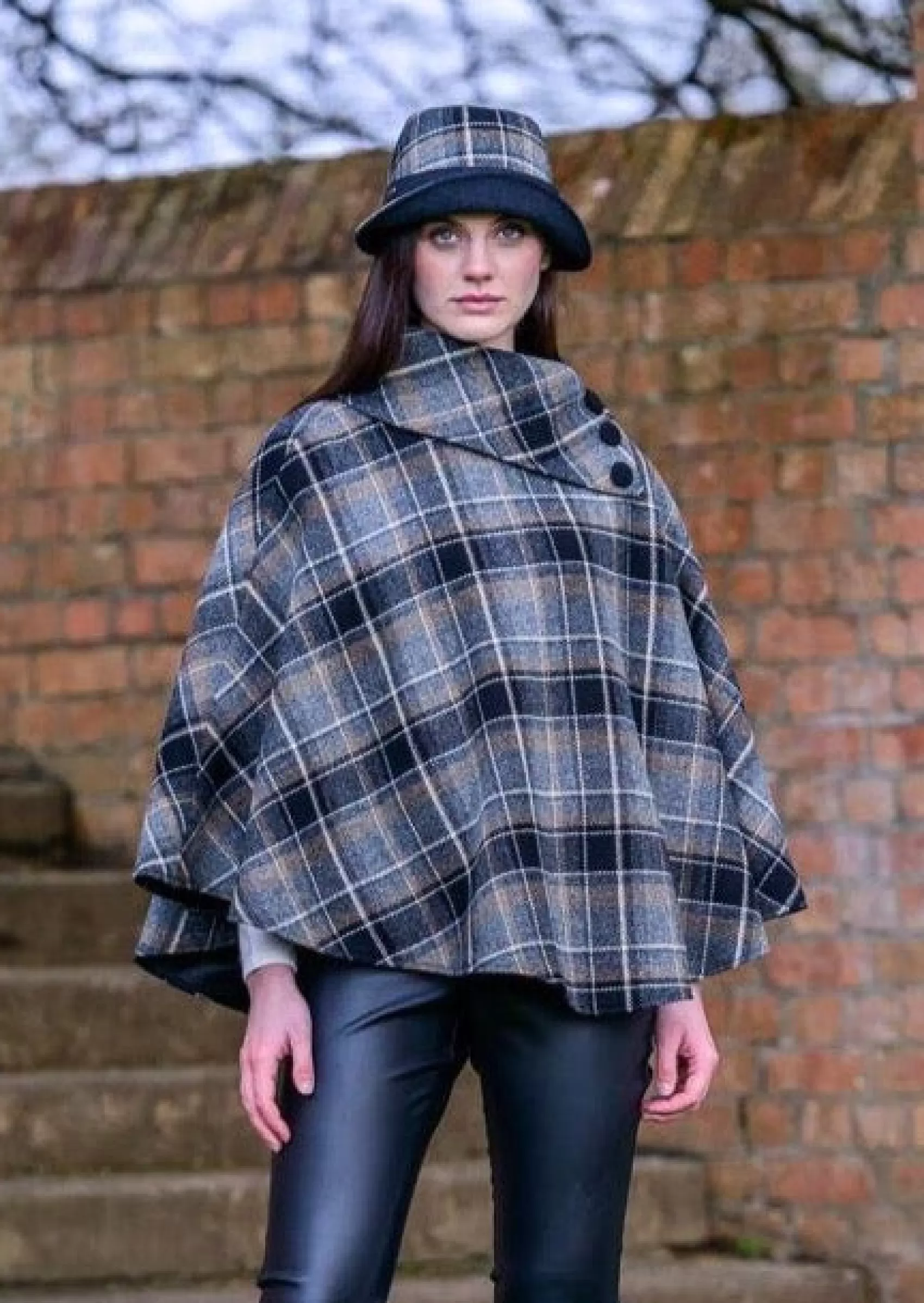 Ponchos / Capes / Shawls^Mucros Weavers Mucros Poncho | Black Gray Check