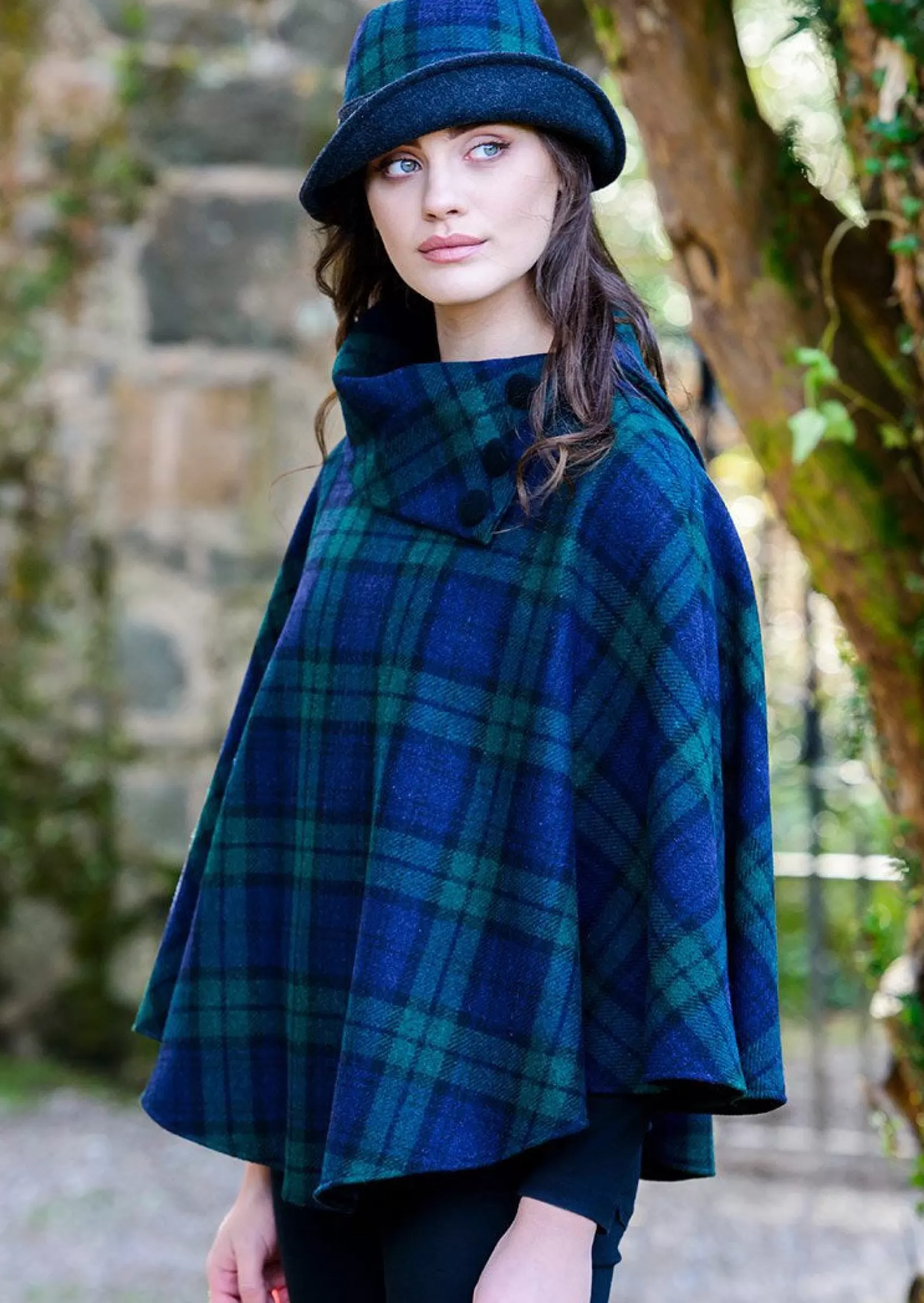 Ponchos / Capes / Shawls^Mucros Weavers Mucros Poncho | Blackwatch